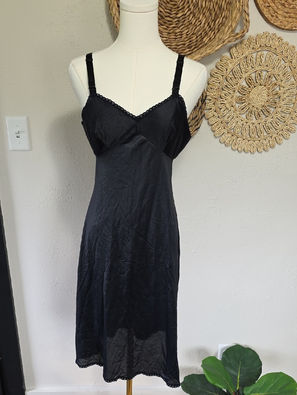 Vtg Pinehurst Lingerie Black Babydoll Slip Women 36 100% Nylon Lace Feminine EUC